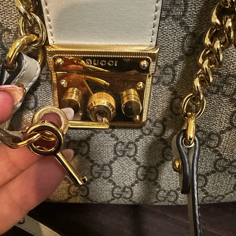 GG padlock Gucci shoulder bag - Picture 3 of 11